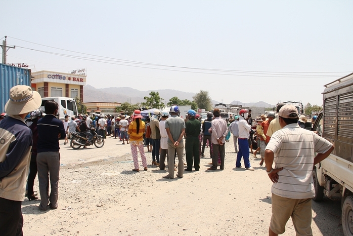 Tình hình mất trật tự trên QL1 ở xã Vĩnh Tân, trong các ngày 14 và 15-4-2015