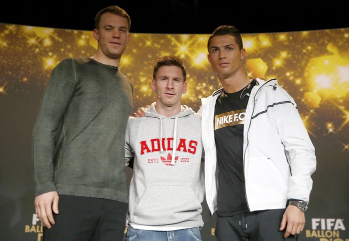 Từ trái sáng: Thủ môn Neuer, Messi, Ronaldo: Quả bóng đồng, bạc và vàng 2014