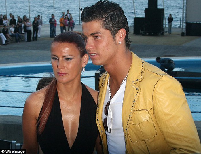 Ronaldo và chị gái Elma