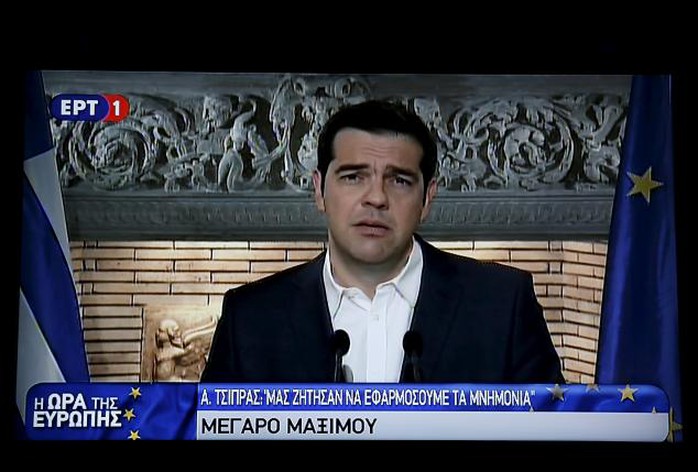Thủ tướng Alexis Tsipras thông báo về việc tổ chức trưng cầu dân ý trước đó