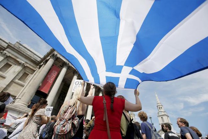 Người dân Hy Lạp tham gia trưng cầu dân ý. Ảnh: Reuters