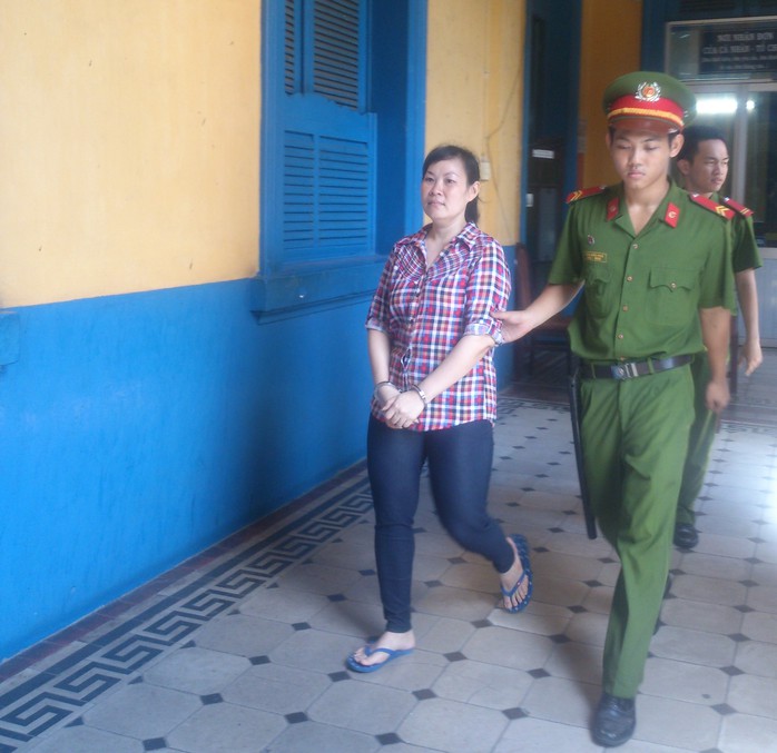 Bị cáo Trần Thị Bích Thủy lãnh 3 năm 6 tháng tù về tội danh Trộm cắp tài sản