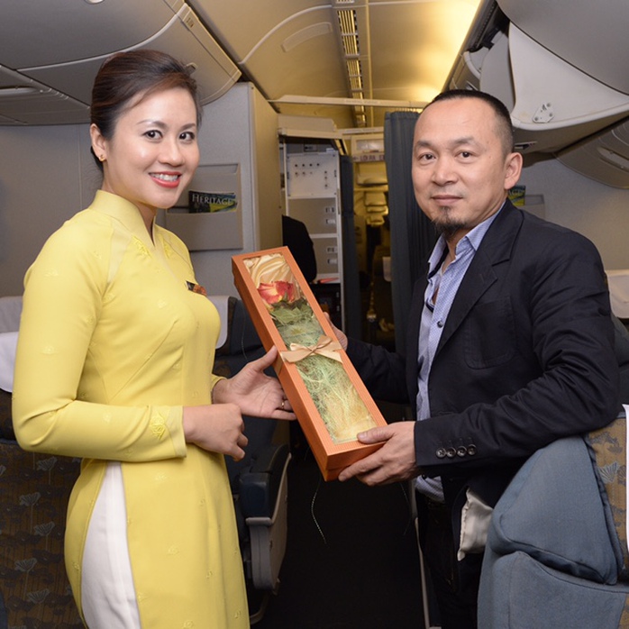 và nhạc sỹ Quốc Trung có mặt trên chuyến bay đặc biệt giữa Hà Nội - TP HCM của Vietnam Airlines