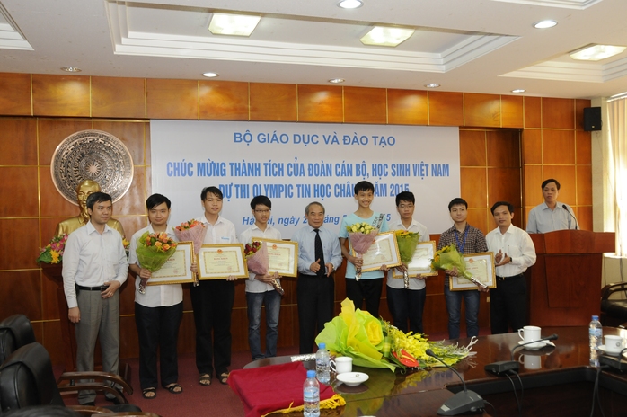 Lễ khen thưởng vinh danh những thí sinh đoạt giải trong kỳ thi Olympic Tin học Châu Á năm 2015.