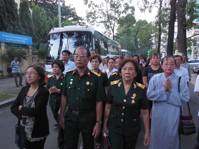 Đông đảo khán giả, cựu chiến binh đã đến tiễn đưa nhạc sĩ Phan Huỳnh Điểu sáng 3-7