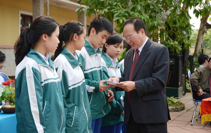 Trường ĐH Duy Tân trao 5 phần học bổng cho học sinh