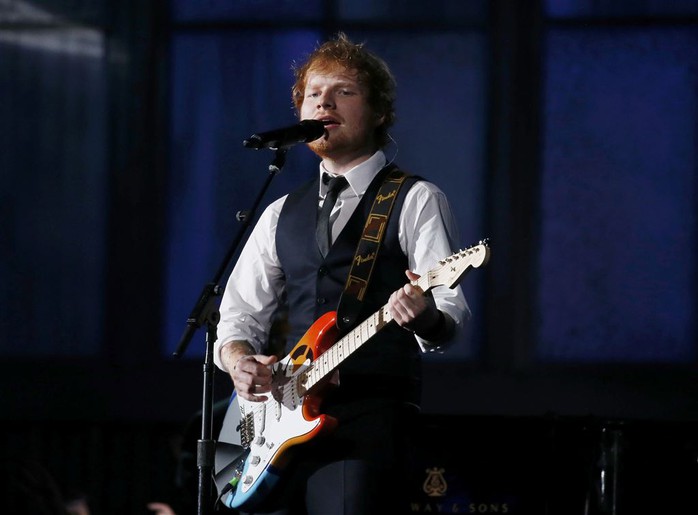 Ed Sheeran trình diễn ca khúc Thinking Out Loud