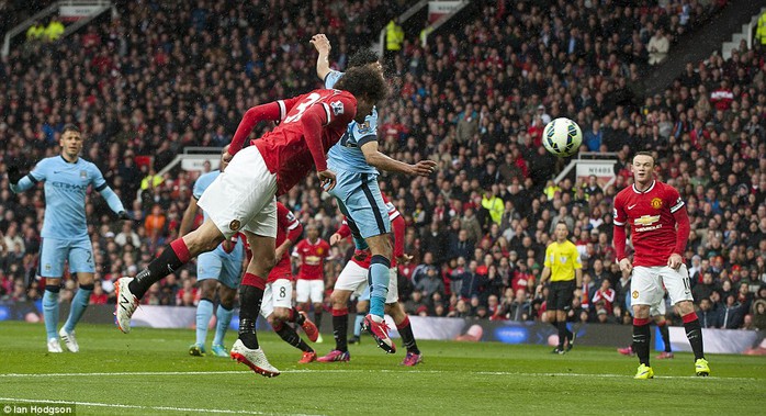 Fellaini ghi bàn nâng tỉ số lên 2-1 cho M.U