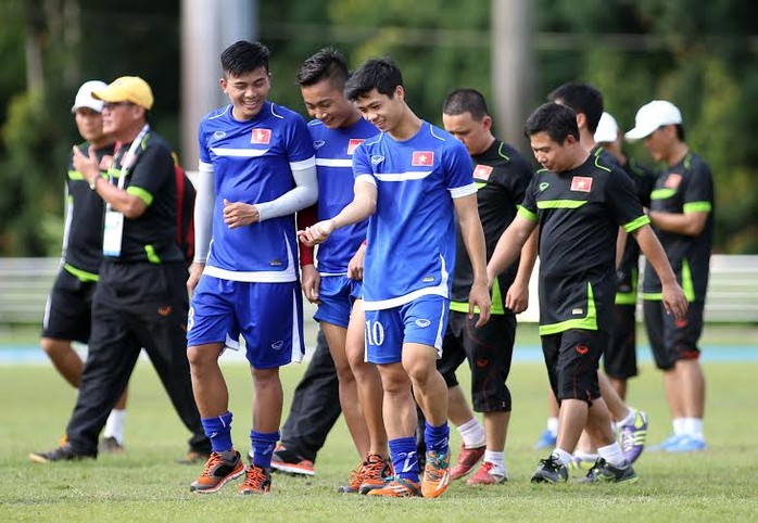 CÔng Phượng và đồng đội thoải mái trước trận mở màn với U23 Brunei
