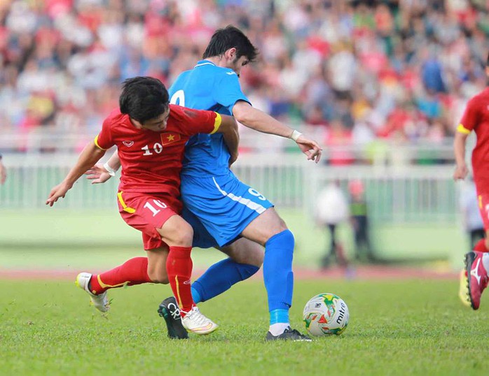 Công Phượng suýt ghi bàn cho Olympic Việt Nam