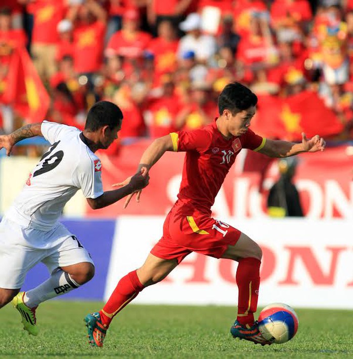 Công Phượng khiến các hậu vệ U23 Myanamar vất vả bám đuổi