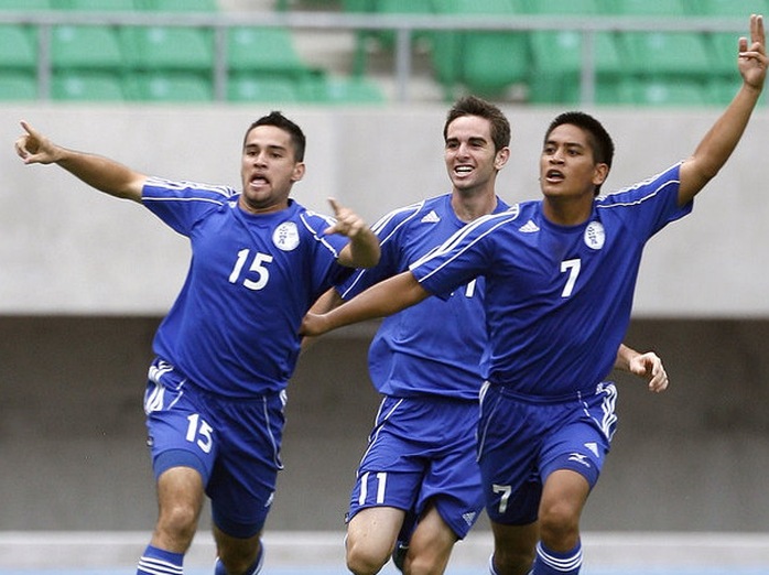 Các cầu thủ Đảo Guam vui mừng với chiến thắng