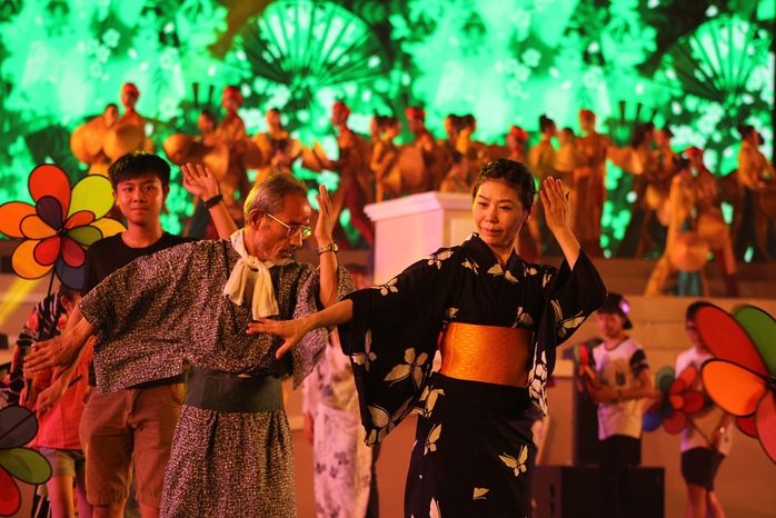 Đoàn nghệ thuật Nhật Bản giao lưu tại lễ hội