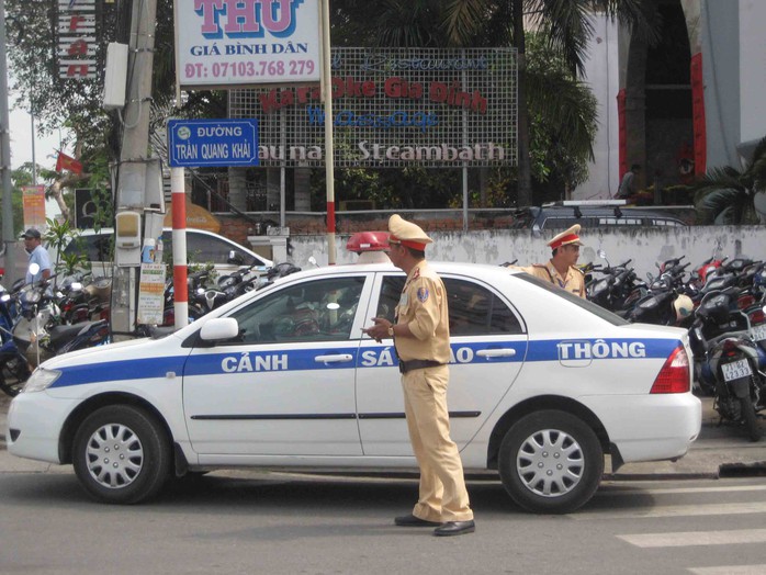Lực lượng CSGT túc trực để điều tiết giao thông