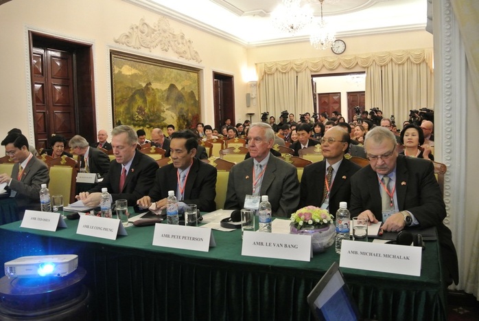 Nhiều nhà ngoại giao hàng đầu của Việt Nam và Mỹ tham dự hội thảo