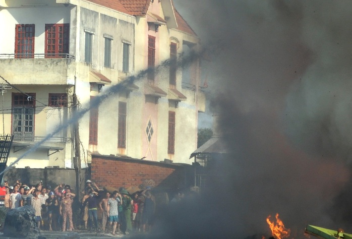 Vụ cháy khiến người dân trong khu dân cư hoảng loạn