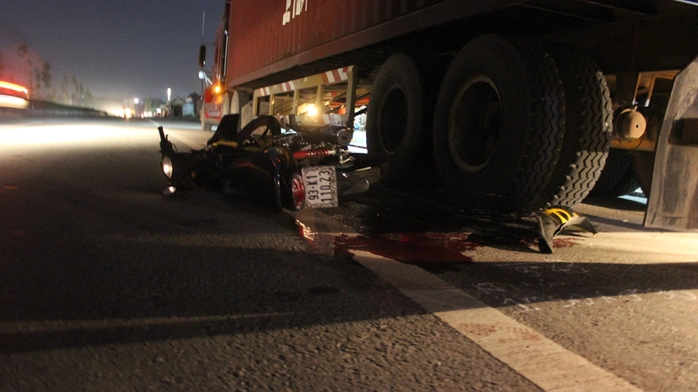 Hiện trường vụ tai nạn giao thông làm 1 thanh niên tử vong đêm 29-5
