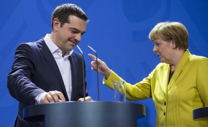 Thủ tướng Đức Angela Merkel và người đồng cấp Hy Lạp. Ảnh: Reuters
