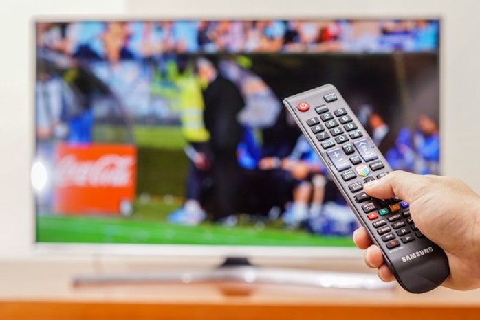 Người dùng cũng có thể sử dụng remote vật lý...