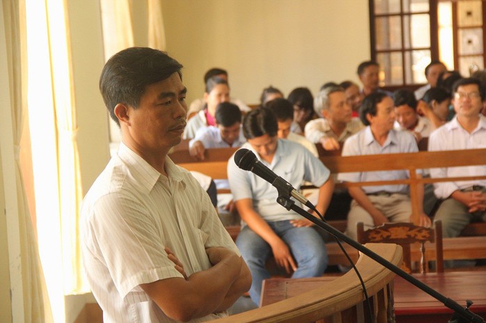 Nguyễn Đức Đạo tỏ ra bình thản, vòng tay suốt phiên tòa ngày 12-6 và liên tục kêu oan
