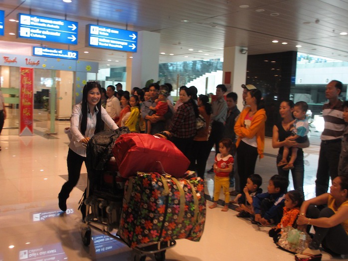 Hành khách qua sân bay Cần Thơ