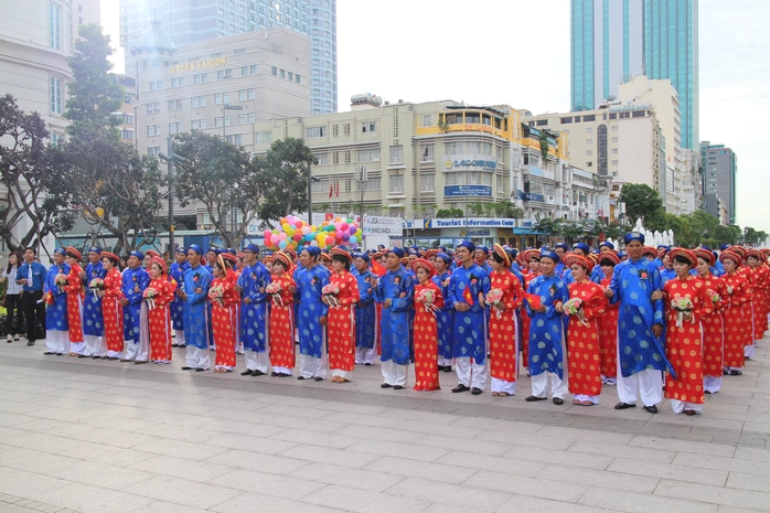 100 cặp công nhân có hoàn cảnh khó khăn tham gia lễ cưới tập thể