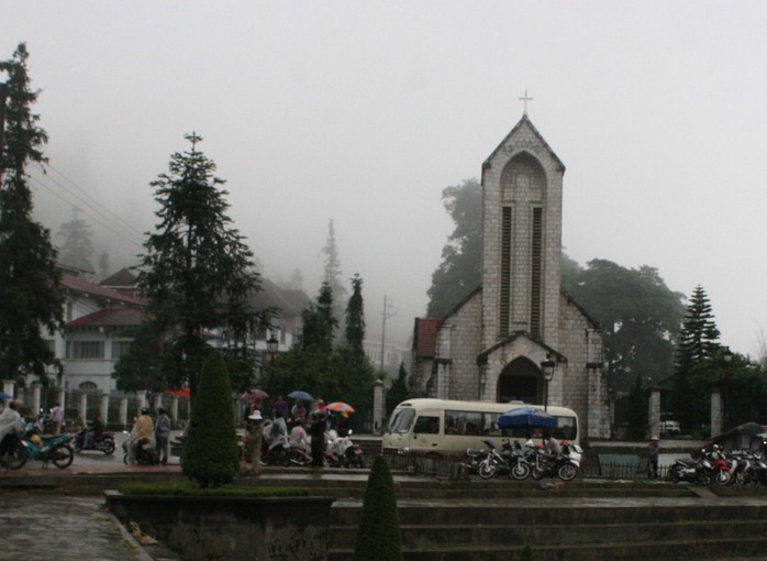 Khu vực trung tâm, nhà thờ đá ở Sa Pa