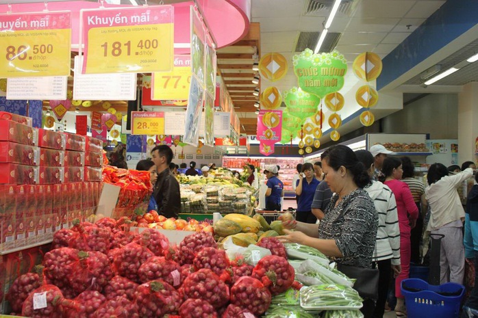 Các siêu thị vẫn đang khuyến mãi sâu nhiều mặt hàng