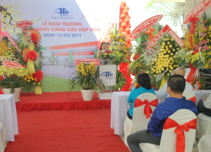 Bà Nguyễn Hồng Thảo Nguyên, Phó Giám đốc Công ty An Thái An, phát biểu tại lễ khai trương