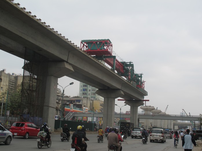 Công tác thi công dự án đường sắt đô thị Cát Linh - Hà Đông đang rất chậm trễ, hầu như dậm chân tại chỗ từ tháng đầu tháng 4 đến nay. Ảnh: Văn Duẩn