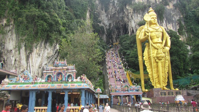 Động Batu, một thắng cảnh nổi tiếng của Malaysia thu hút nhiều khách tham quan nhưng không thu phí