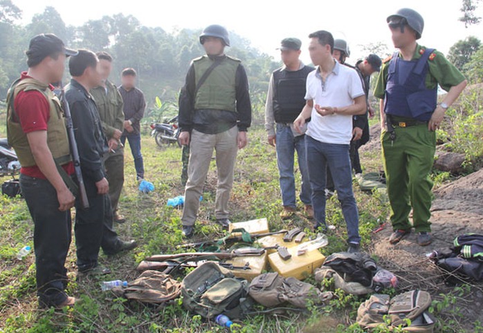 Ban Chuyên án chỉ đạo các lực lượng kiểm tra tang vật, thu thập chứng cứ tại hiện trường - Ảnh: Công an Sơn La cung cấp