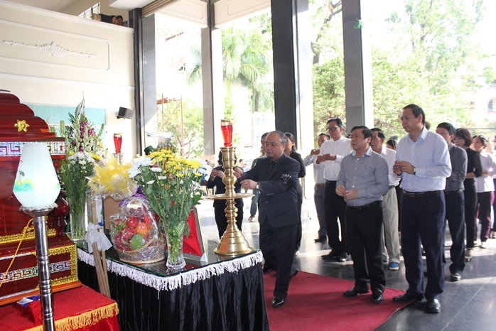 Đoàn đại biểu Ban Chấp hành Trung ương Hội Nông dân Việt Nam đến viếng