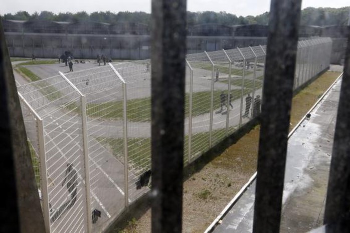 General view of the walking inner courtyard of the mens building inside the Fleury-Merogis prison, near Paris, is seen in this May 14, 2014 file picture.    REUTERS-Charles Platiau