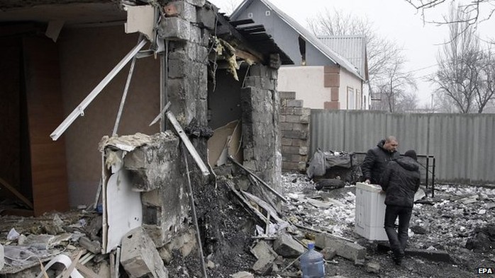 Homes damaged by shelling in Donetsk. 19 Jan 2015