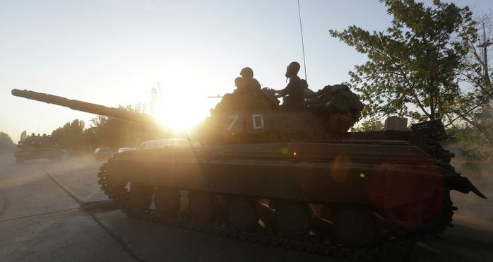 Washington expresses concern over the reports on the movements of heavy weapons and tanks near the front lines in eastern Ukraine