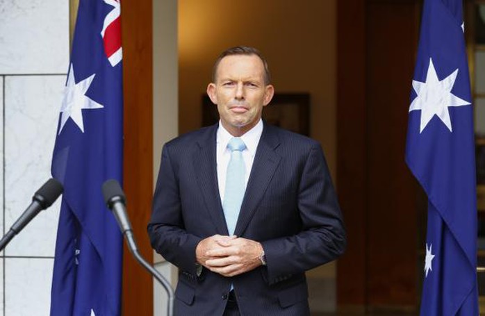 Australias Prime Minister Tony Abbott addresses members of the media after a party room meeting at Parliament House in Canberra February 9, 2015. REUTERS/Sean Davey