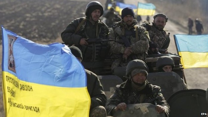 Ukrainian troops move in a column with the artillery as the withdrawal of the heavy weapons continues near Vasiukovka village, not far from Artyomovsk, Donetsk area, Ukraine, 27 February 2015