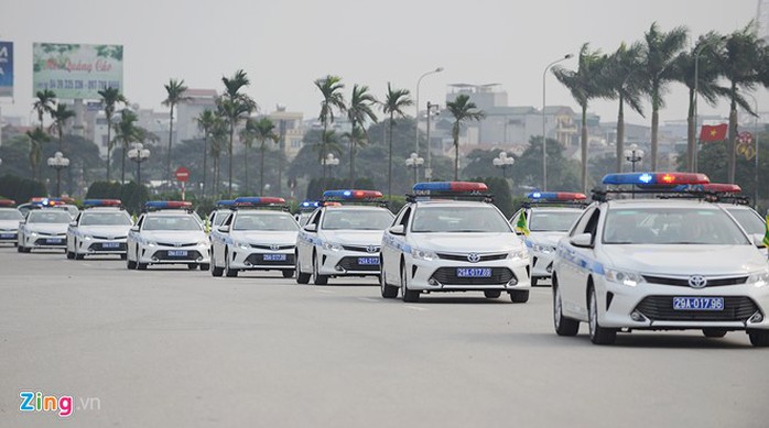 44 chiếc xe Camry Hybrid do Chính phủ Nhật Bản viện trợ sẽ làm nhiệm vụ dẫn đường, đón các đoàn nguyên thủ. 44 chiếc xe Camry Hybrid do Chính phủ Nhật Bản viện trợ sẽ làm nhiệm vụ dẫn đường, đón các đoàn nguyên thủ.