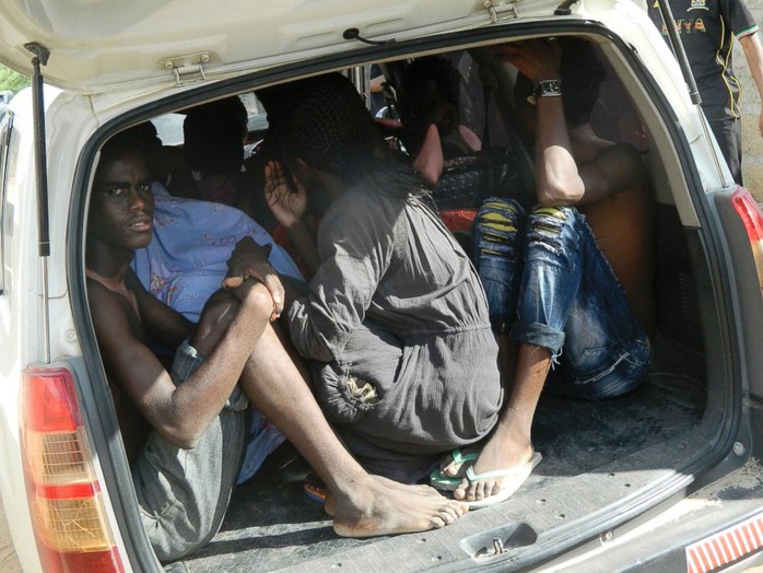 PHOTO: Students of the Garissa University College take shelter in a vehicle after fleeing from an attack by gunmen in Garissa, Kenya, April 2, 2015.