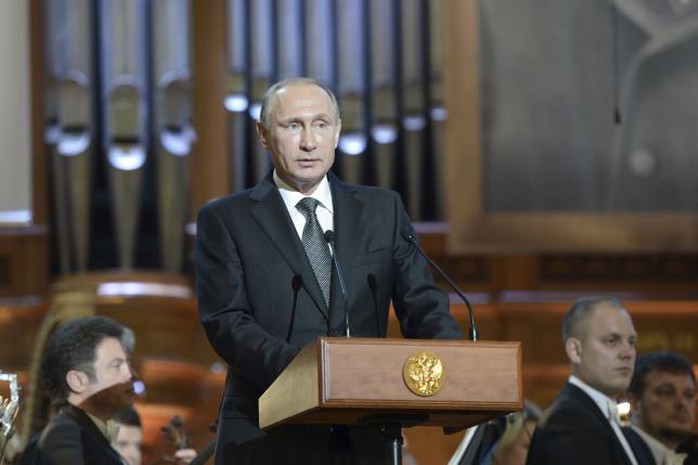 Russian President Vladimir Putin (front) delivers a speech at the gala concert of the 15th International Tchaikovsky Competition at the Moscow Conservatory, Russia, July 2, 2015. REUTERS/Aleksey Nikolskyi/RIA Novosti/Kremlin