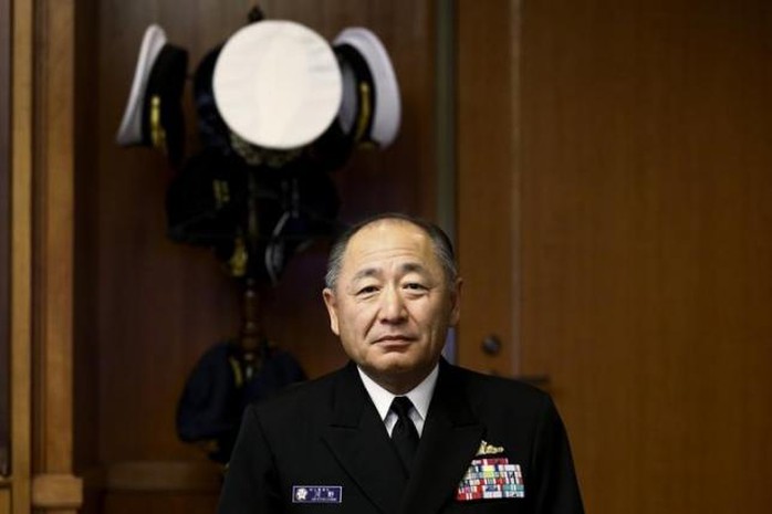 Admiral Katsutoshi Kawano, chief of the Japanese Self-Defense Forces Joint Staff, poses for pictures after an interview at the Japanese defense ministry in Tokyo November 28, 2014. REUTERS/Thomas Peter