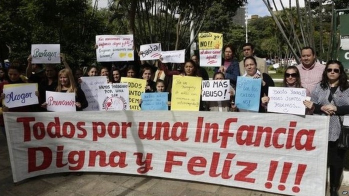 People protest against child abuse, demanding stronger penalties for violators, in downtown Asuncion Paraguay (11 May 2015)