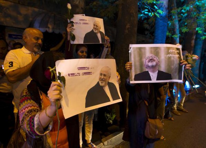 Ngoại trưởng Iran Mohammad Javad Zarif được vinh danh. Ảnh: Reuters