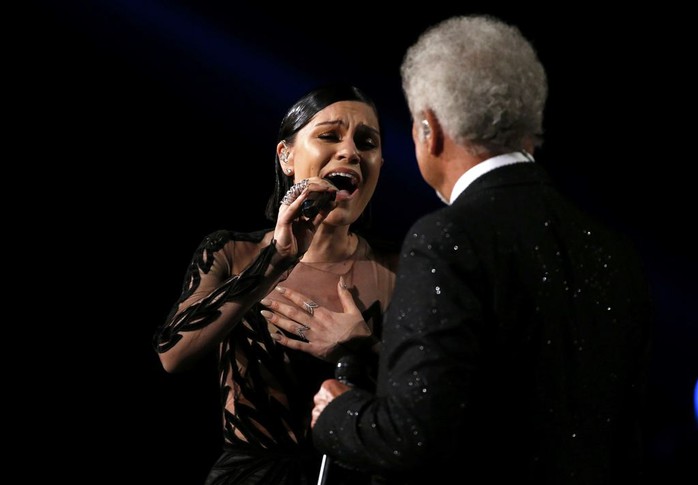 Jessie J song ca cùng danh ca Tom Jones ca khúc Youve Lost That Loving Feeling