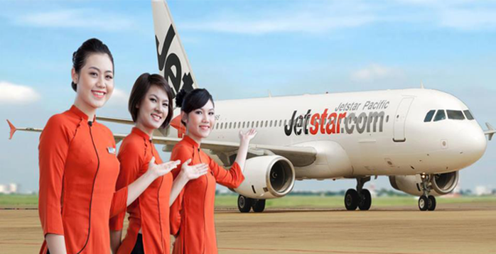 Ban đầu, tiếp viên nữ của Jetstar Pacific mặc áo dài cách điệu màu cam