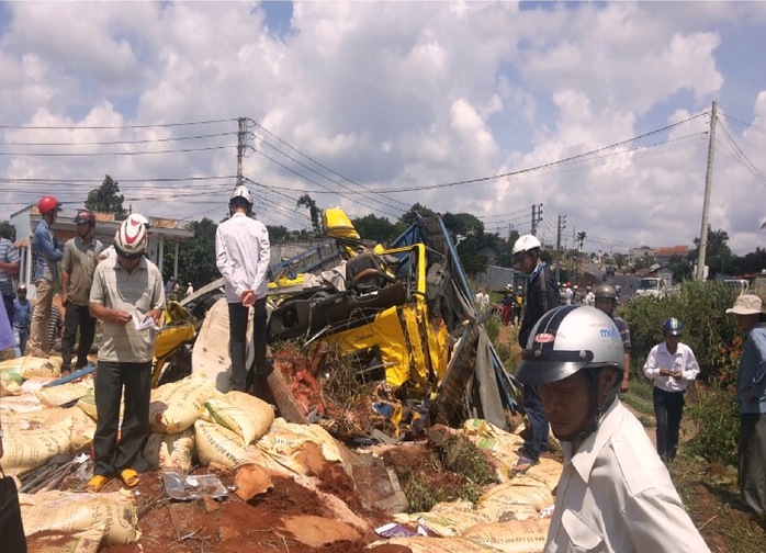 Hiện trường vụ tai nạn xe tải mất thắng trên đường Hồ Chí Minh