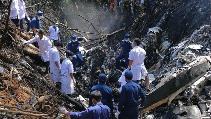 Vụ tai nạn máy bay quân sự Lào ở tỉnh Xiangkhoung vào tháng 5-2014. Ảnh: Reuters