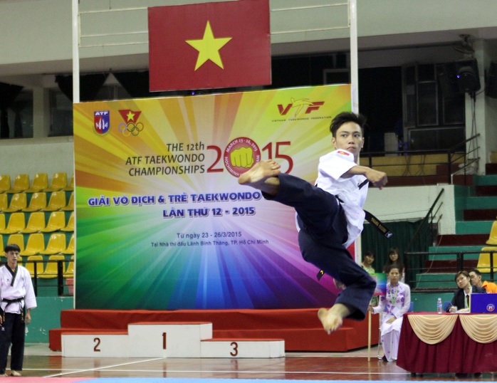 Lê Thanh Trung đoạt 4 HCV trong ngày thi đấu đầu tiên