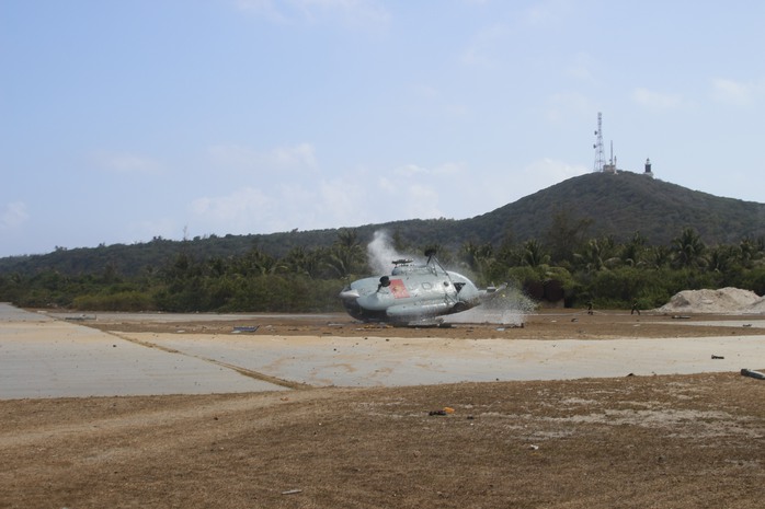 Hiện trường máy bay rơi ở Phú Quý